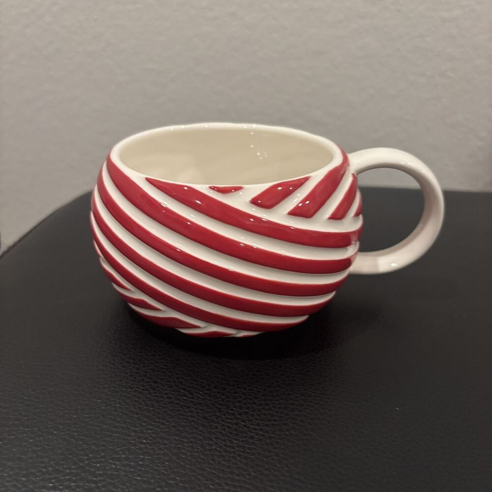 Starbucks 2013 Christmas Ball of Yarn Striped Coffee Mug Peppermint 12oz Red